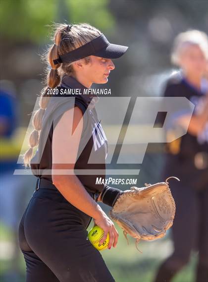 Thumbnail 1 in Skutt Catholic vs. Kearney photogallery.