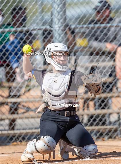 Thumbnail 2 in Skutt Catholic vs. Kearney photogallery.
