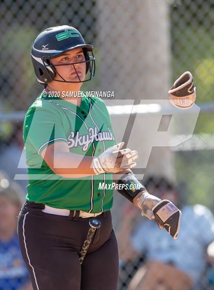 Thumbnail 1 in Skutt Catholic vs. Kearney photogallery.