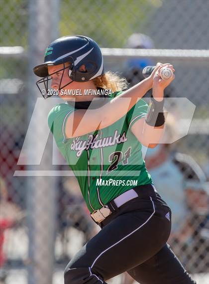 Thumbnail 3 in Skutt Catholic vs. Kearney photogallery.