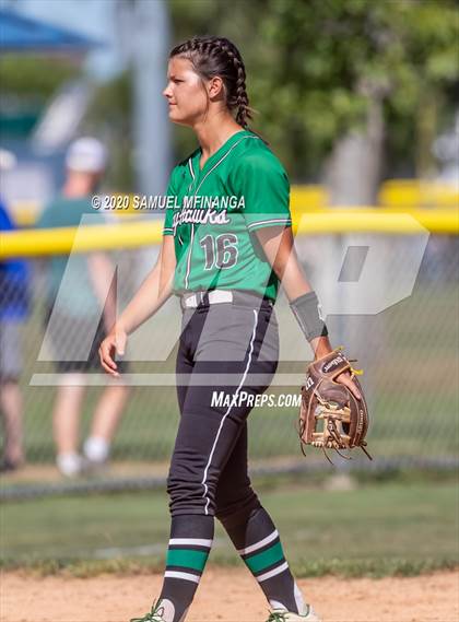Thumbnail 1 in Skutt Catholic vs. Kearney photogallery.