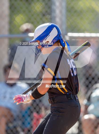 Thumbnail 1 in Skutt Catholic vs. Kearney photogallery.