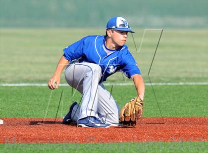 Thumbnail 1 in Windthorst vs Trenton (UIL 1A Region 2 Finals) photogallery.