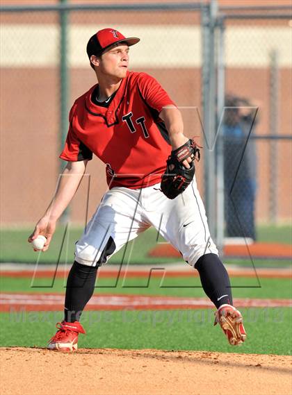 Thumbnail 2 in Windthorst vs Trenton (UIL 1A Region 2 Finals) photogallery.
