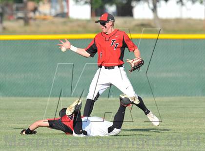 Thumbnail 2 in Windthorst vs Trenton (UIL 1A Region 2 Finals) photogallery.
