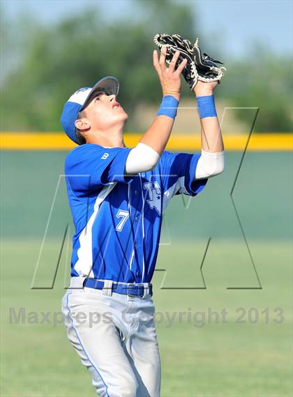 Thumbnail 1 in Windthorst vs Trenton (UIL 1A Region 2 Finals) photogallery.