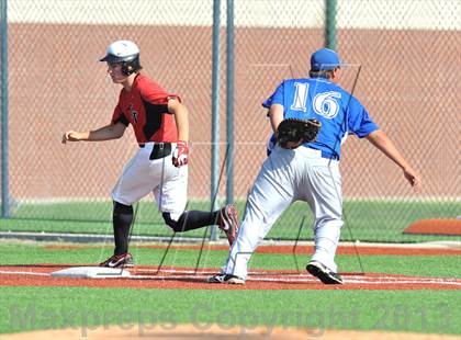 Thumbnail 1 in Windthorst vs Trenton (UIL 1A Region 2 Finals) photogallery.