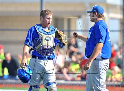 Thumbnail 2 in Windthorst vs Trenton (UIL 1A Region 2 Finals) photogallery.