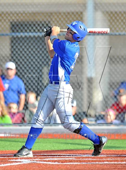 Thumbnail 3 in Windthorst vs Trenton (UIL 1A Region 2 Finals) photogallery.