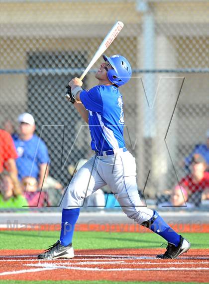 Thumbnail 1 in Windthorst vs Trenton (UIL 1A Region 2 Finals) photogallery.