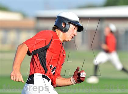 Thumbnail 1 in Windthorst vs Trenton (UIL 1A Region 2 Finals) photogallery.