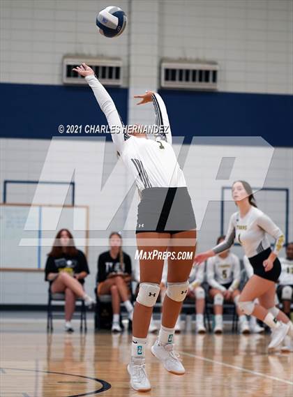 Thumbnail 3 in Hawley vs. Sealy (BCS Classic) photogallery.