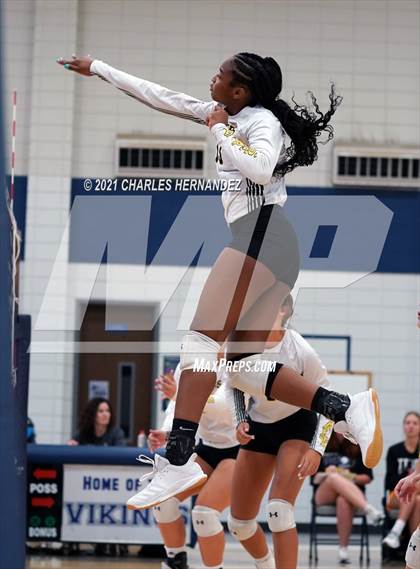 Thumbnail 2 in Hawley vs. Sealy (BCS Classic) photogallery.