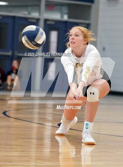 Thumbnail 3 in Hawley vs. Sealy (BCS Classic) photogallery.