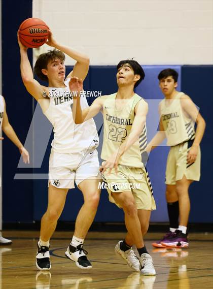 Thumbnail 2 in Verrado vs Cathedral (Sunnyslope Hoopsgiving Tournament) photogallery.