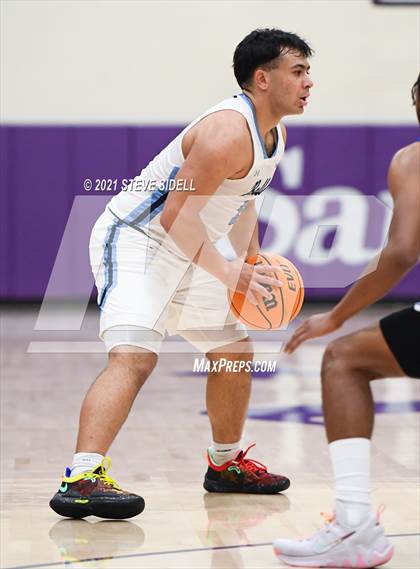 Thumbnail 3 in Bellarmine College Prep vs Grossmont (The Holiday Classic) photogallery.
