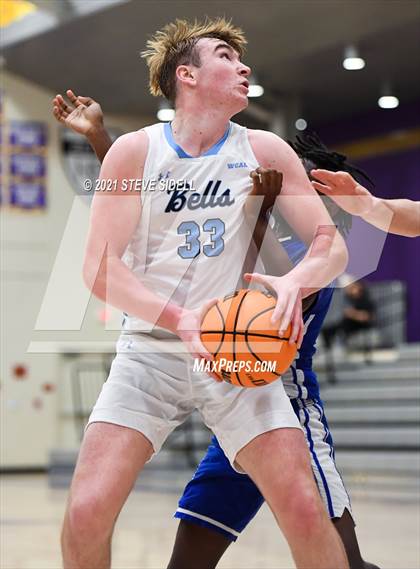 Thumbnail 3 in Bellarmine College Prep vs Grossmont (The Holiday Classic) photogallery.