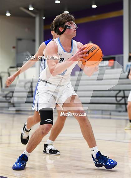 Thumbnail 3 in Bellarmine College Prep vs Grossmont (The Holiday Classic) photogallery.