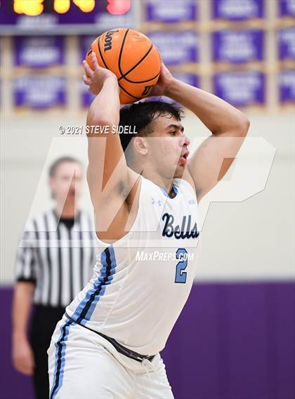 Thumbnail 2 in Bellarmine College Prep vs Grossmont (The Holiday Classic) photogallery.