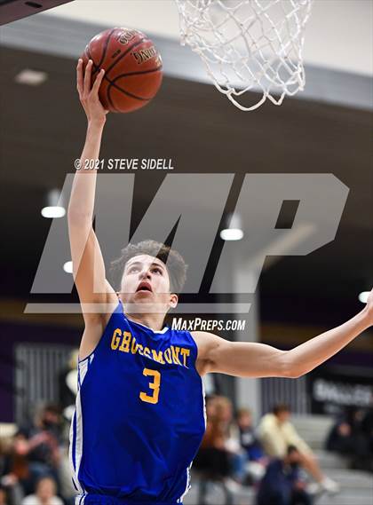 Thumbnail 3 in Bellarmine College Prep vs Grossmont (The Holiday Classic) photogallery.