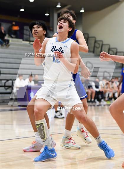 Thumbnail 3 in Bellarmine College Prep vs Grossmont (The Holiday Classic) photogallery.