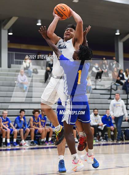 Thumbnail 3 in Bellarmine College Prep vs Grossmont (The Holiday Classic) photogallery.