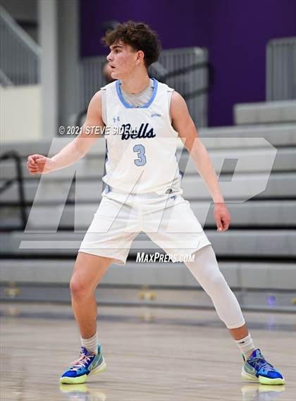 Thumbnail 3 in Bellarmine College Prep vs Grossmont (The Holiday Classic) photogallery.