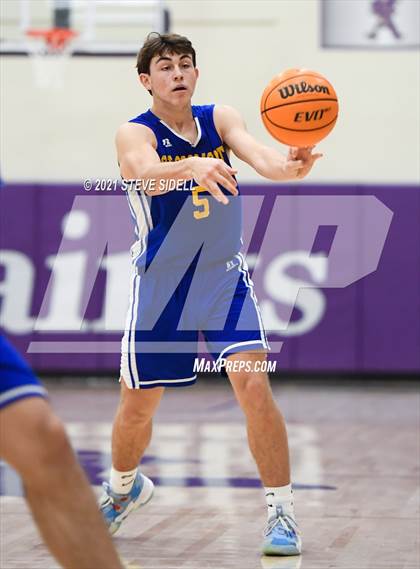 Thumbnail 2 in Bellarmine College Prep vs Grossmont (The Holiday Classic) photogallery.