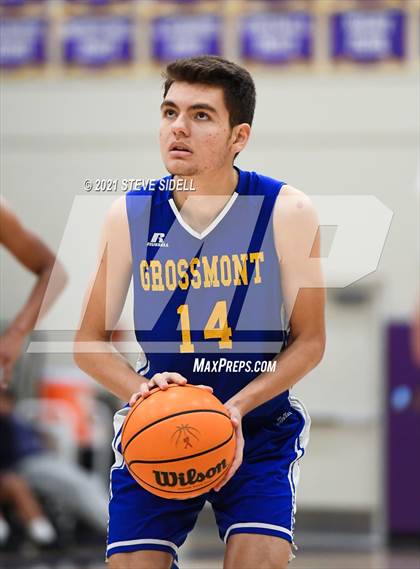 Thumbnail 2 in Bellarmine College Prep vs Grossmont (The Holiday Classic) photogallery.