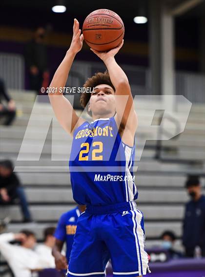 Thumbnail 3 in Bellarmine College Prep vs Grossmont (The Holiday Classic) photogallery.