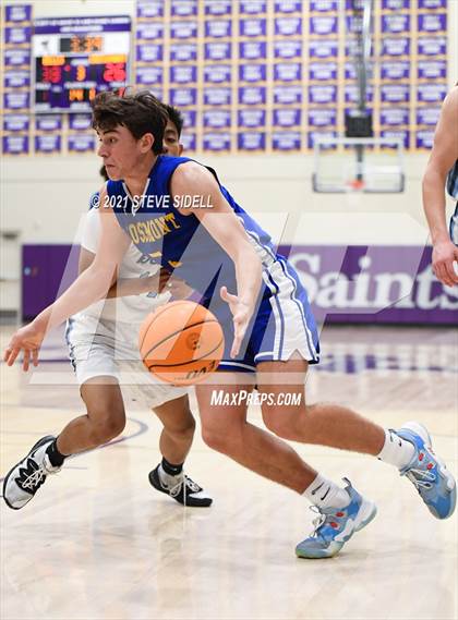 Thumbnail 3 in Bellarmine College Prep vs Grossmont (The Holiday Classic) photogallery.