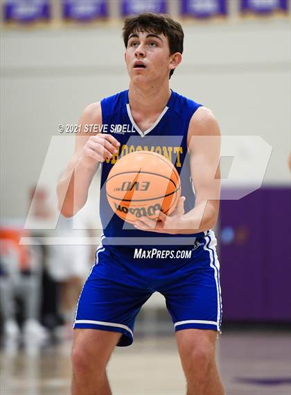 Thumbnail 1 in Bellarmine College Prep vs Grossmont (The Holiday Classic) photogallery.