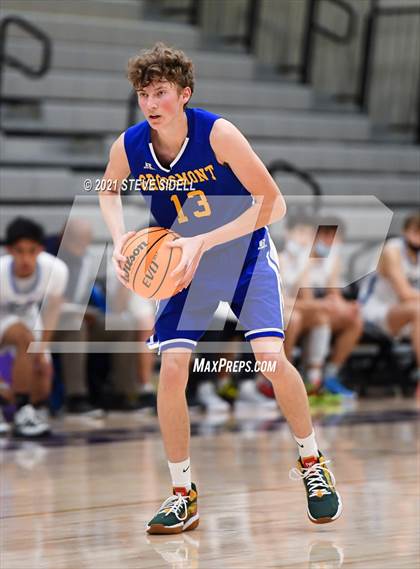 Thumbnail 2 in Bellarmine College Prep vs Grossmont (The Holiday Classic) photogallery.