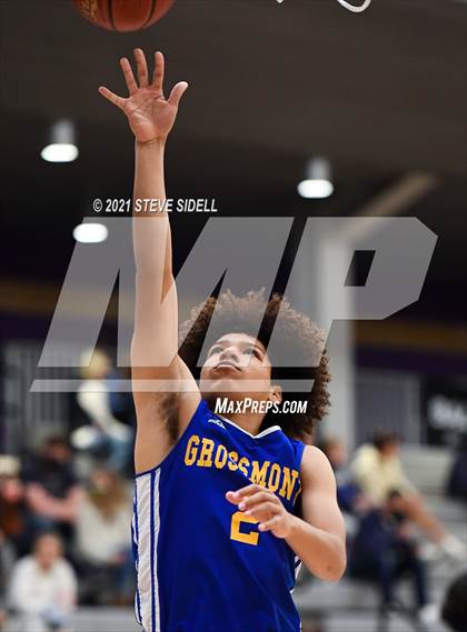 Thumbnail 3 in Bellarmine College Prep vs Grossmont (The Holiday Classic) photogallery.