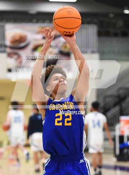 Thumbnail 2 in Bellarmine College Prep vs Grossmont (The Holiday Classic) photogallery.