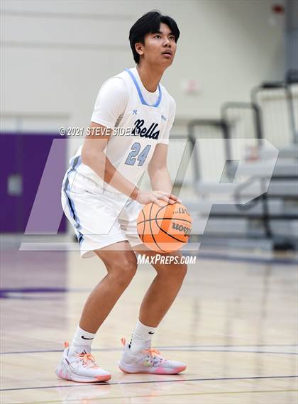 Thumbnail 3 in Bellarmine College Prep vs Grossmont (The Holiday Classic) photogallery.