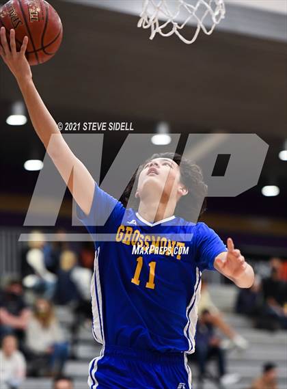Thumbnail 1 in Bellarmine College Prep vs Grossmont (The Holiday Classic) photogallery.