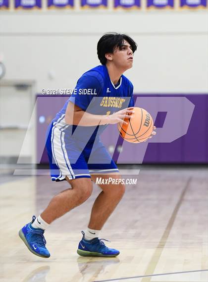 Thumbnail 2 in Bellarmine College Prep vs Grossmont (The Holiday Classic) photogallery.