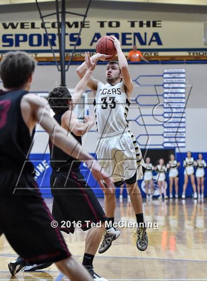 Thumbnail 3 in Piggott vs Charleston (AAA 3A 1st Round) photogallery.
