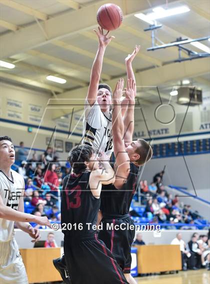 Thumbnail 2 in Piggott vs Charleston (AAA 3A 1st Round) photogallery.