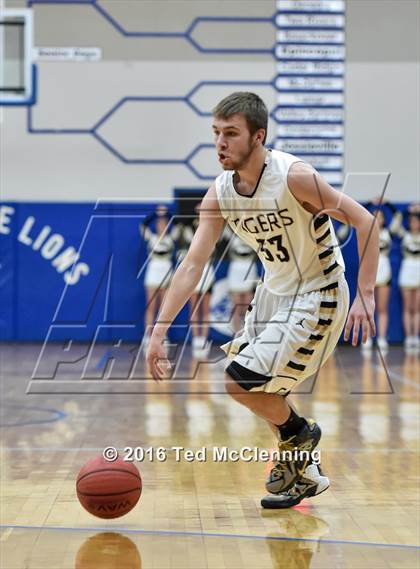 Thumbnail 2 in Piggott vs Charleston (AAA 3A 1st Round) photogallery.