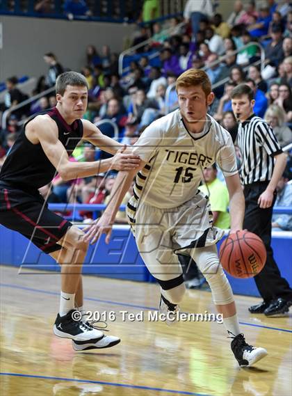 Thumbnail 1 in Piggott vs Charleston (AAA 3A 1st Round) photogallery.