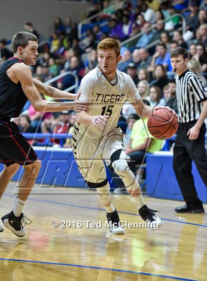 Thumbnail 3 in Piggott vs Charleston (AAA 3A 1st Round) photogallery.