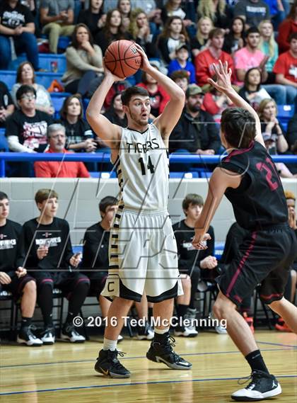 Thumbnail 1 in Piggott vs Charleston (AAA 3A 1st Round) photogallery.
