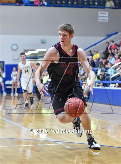 Thumbnail 3 in Piggott vs Charleston (AAA 3A 1st Round) photogallery.