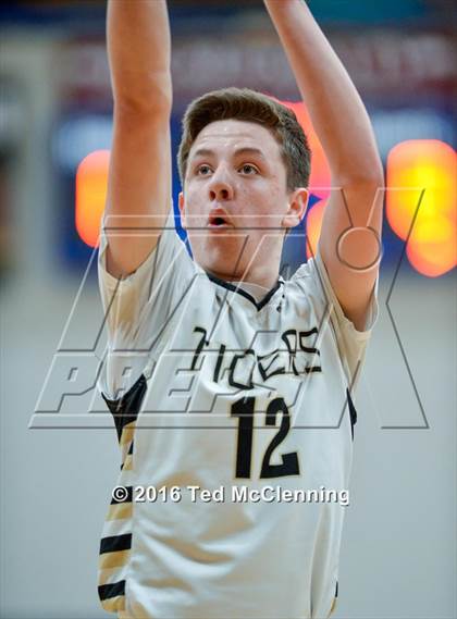 Thumbnail 2 in Piggott vs Charleston (AAA 3A 1st Round) photogallery.