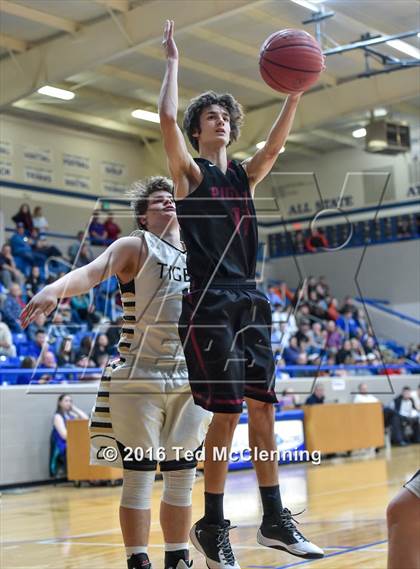 Thumbnail 2 in Piggott vs Charleston (AAA 3A 1st Round) photogallery.