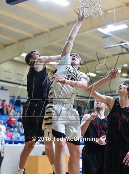 Thumbnail 3 in Piggott vs Charleston (AAA 3A 1st Round) photogallery.
