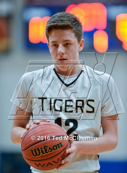 Thumbnail 1 in Piggott vs Charleston (AAA 3A 1st Round) photogallery.