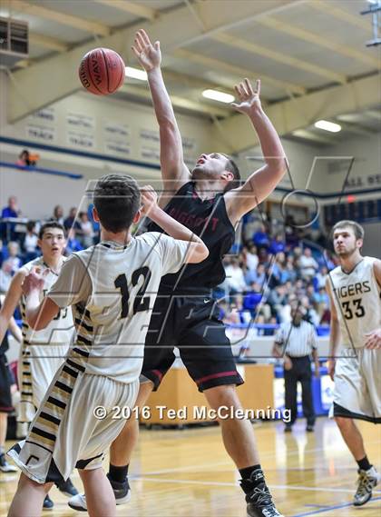 Thumbnail 3 in Piggott vs Charleston (AAA 3A 1st Round) photogallery.